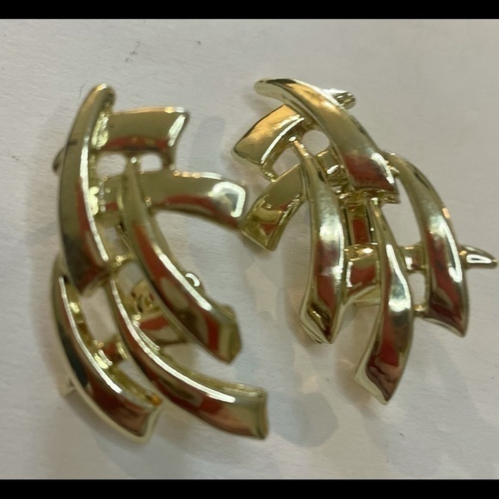 Vintage Cora gold toned clip on earrings